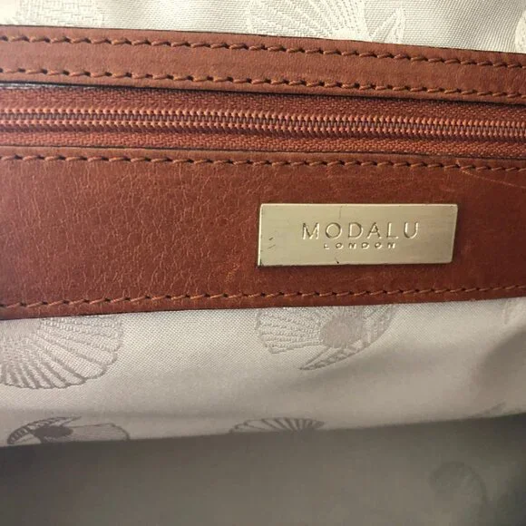 Modalu Leather Hanbag - Picture 5 of 6